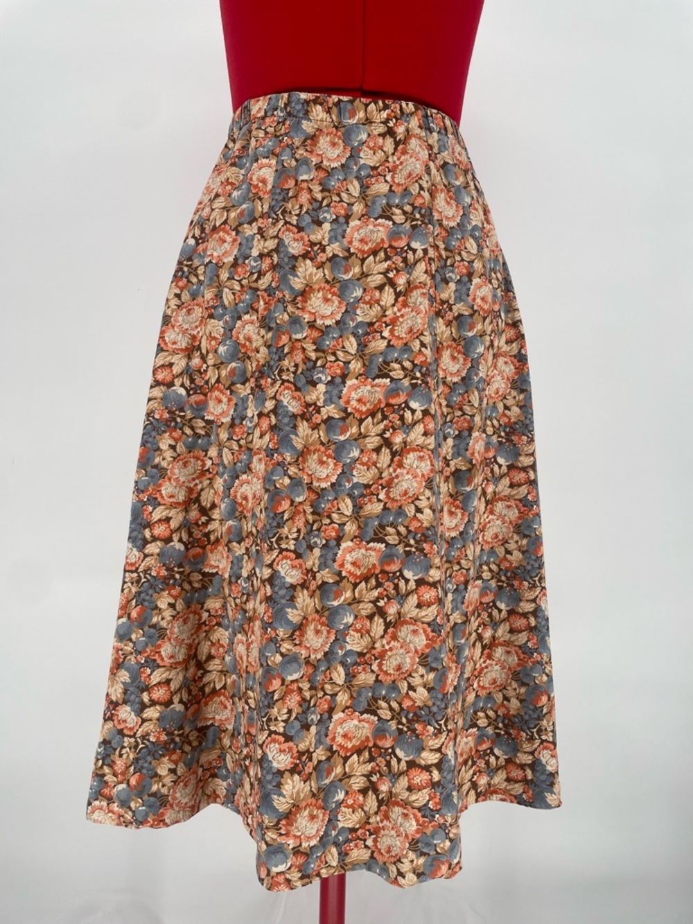 Vintage Cottagecore Union Label Floral Novelty Grape / Berry Fruit Print Skirt